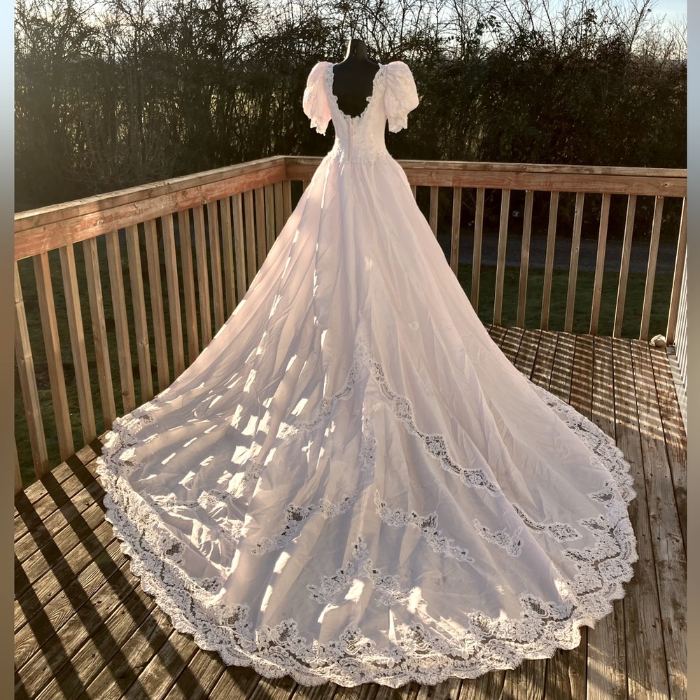Vintage dress gown wedding puffed sleeves chapel train pink puffed sleeves